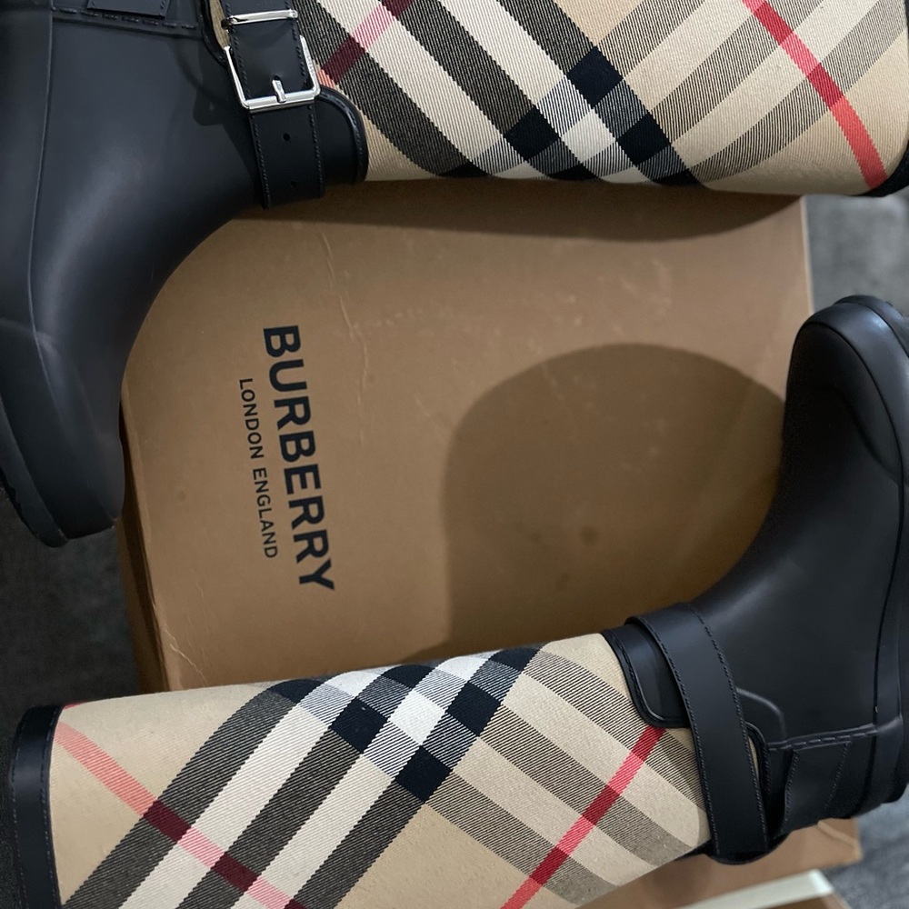 Burberry Black and Tan Women’s Boots